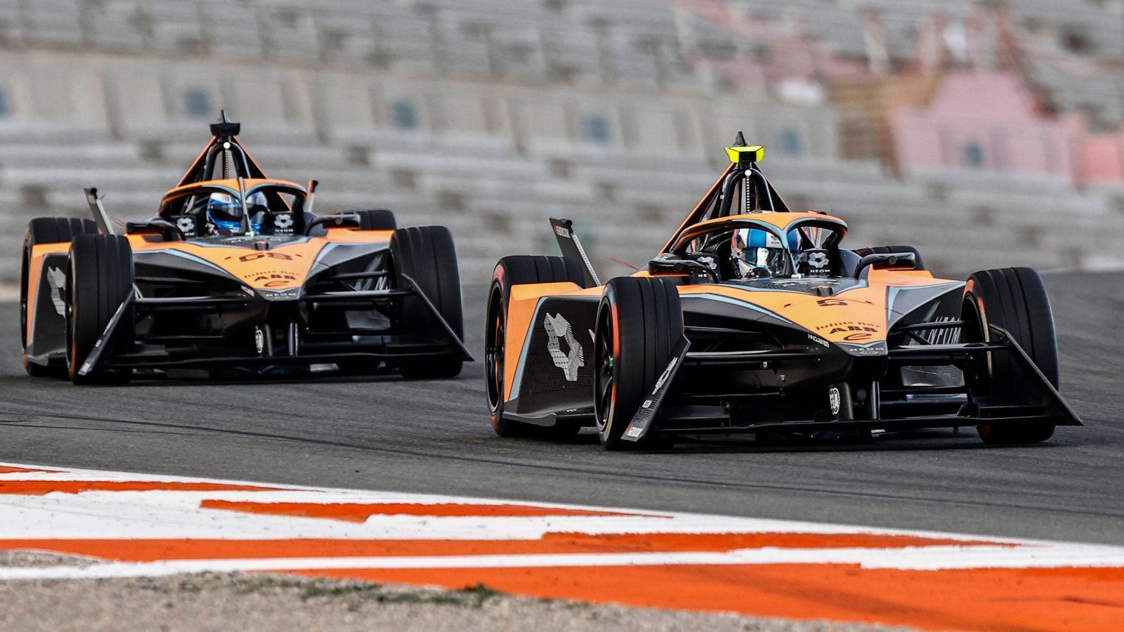 
                <strong>Formel E: Das Reglement</strong><br>
                Die Formel E ist 2023 (live und exklusiv auf ProSieben und im Livestream) in ihrer neunten Saison. ran gibt einen Überblick über das Reglement, vom Zeitplan über das Punktesystem bis hin zum Strafenkatalog.
              