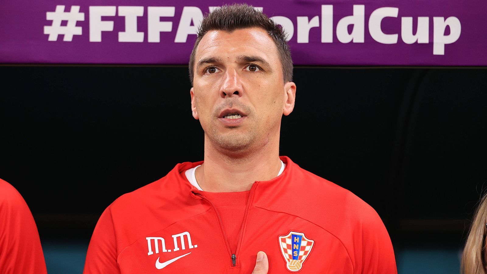 
                <strong>Mario Mandzukic (FC Bayern München)</strong><br>
                Der Kroate schoss nach Vorlage von Arjen Robben das erste Tor im CL-Finale – und öffnete damit den Weg für den Triumph der Bayern. Mandzukic ist nach seinem Karriereende 2021 dem Fußball treu geblieben und fungiert als Co-Trainer der kroatischen Nationalmannschaft.
              