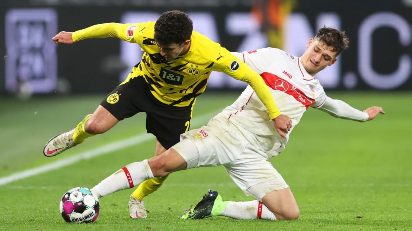 
                <strong>Mateo Klimowicz (VfB Stuttgart) - bei EM dabei</strong><br>
                Der Sohn des ehemaligen Wolfsburgers und Dortmunders Diego Klimowicz wurde in Buenos Aires geboren, absolvierte aber kein Spiel für die argentinische U21. Der 20-Jährige debütierte am ersten Spieltag beim 2:3 des VfB Stuttgart gegen den SC Freiburg und schoss in 20 Spielen einen Treffer.
              