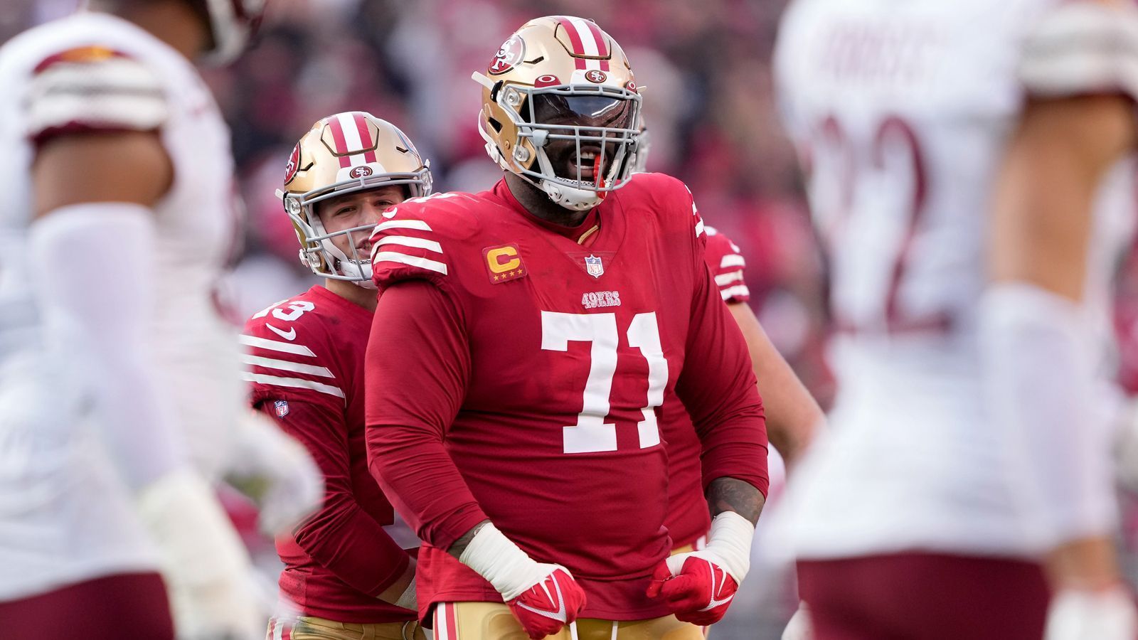 
                <strong>Left Tackle</strong><br>
                Trent Williams (San Francisco 49ers) - 138,06 Millionen Dollar (2021) über 6 Jahre
              