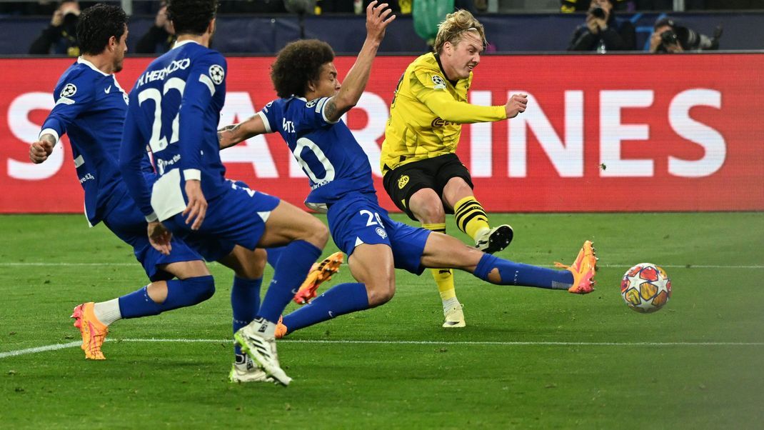 Dortmunds Julian Brandt (rechts) erzielte das Tor zum 1:0. 