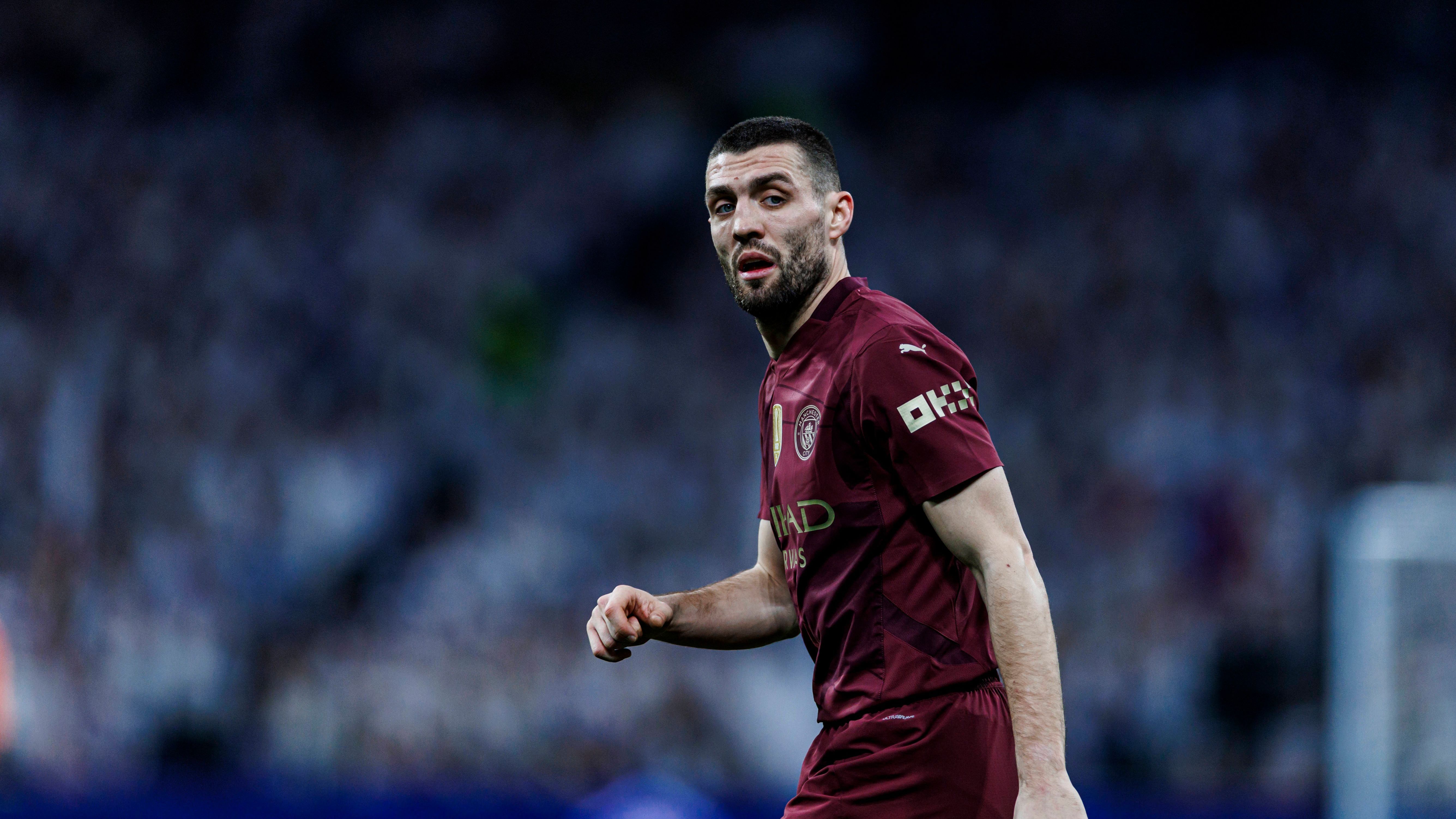 <strong>Mateo Kovacic</strong><br>Der erste im Bunde ist demnach Mateo Kovacic. Der Kroate war 2023 von Ligakonkurrent Chelsea FC gekommen und rotierte in insgesamt 76 Einsätzen für City immer wieder zwischen der Startelf und der Rolle des Einwechselspielers hin und her. Der Vertrag des zentralen Mittelfeldspielers läuft noch bis 2027.