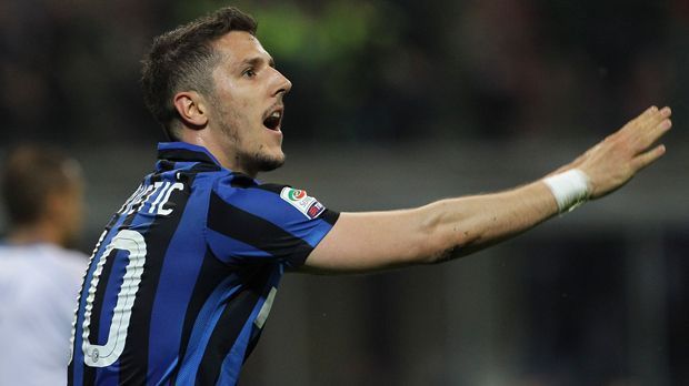 
                <strong>Stevan Jovetic (Inter Mailand)</strong><br>
                Stevan Jovetic (Inter Mailand): 26 Mal durfte der Montenegriner in der Vorsaison für die Mailänder in der Serie A auflaufen. Dabei gelangen Jovetic unter Coach Roberto Mancini sechs Tore. Doch unter dessen Nachfolger Frank de Boer hat der Stürmer einen ganz schweren Stand. Ein einziger Kurzeinsatz steht bislang für Jovetic unter dem Niederländer zu Buche - für ganze 15 Minuten.
              