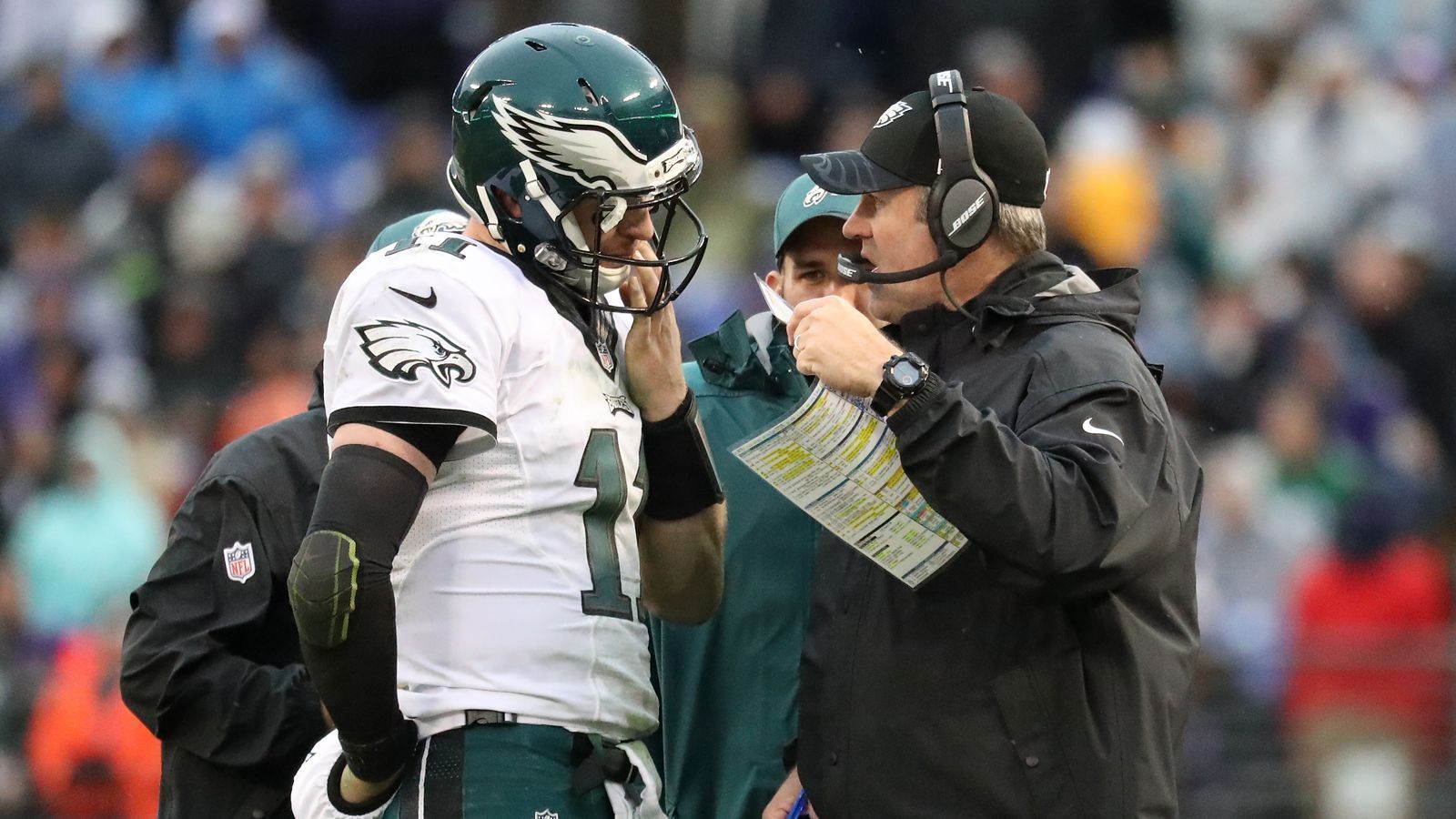 
                <strong>2016: Philadelphia Eagles</strong><br>
                Mit neuem Head Coach und Quarterback starteten die Philadelphia Eagles wie 2014 mit drei Siegen. Doch danach gelangen Doug Pederson und Carson Wentz nicht mehr viel, denn von den nächsten zehn Spielen wurden nur zwei gewonnen. Somit standen am Ende wie im Jahr zuvor eine 7:9-Bilanz. Das wird den Fans rückblickend egal sein, denn im Jahr drauf gab es den lang ersehnten Super-Bowl-Sieg.
              