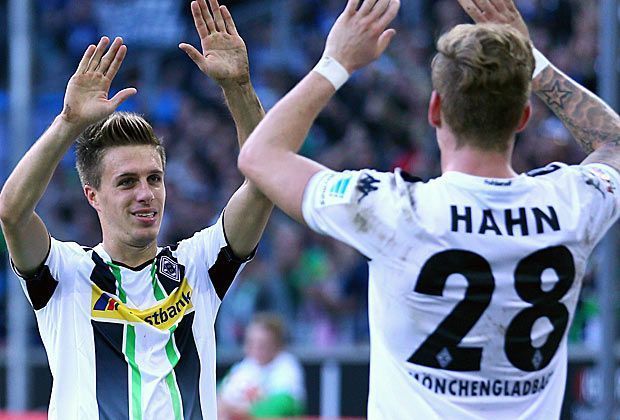 
                <strong>TOP: Fohlen-Flügelzange</strong><br>
                Auch dank Patrick Herrmann und Andre Hahn ist Borussia Mönchengladbach so gut wie schon lange nicht mehr. Gegen Hoffenheim legt zunächst Herrmann für Hahn auf, beim zweiten Tor ist es dann genau umgekehrt. Diese beiden verstehen sich blind.
              
