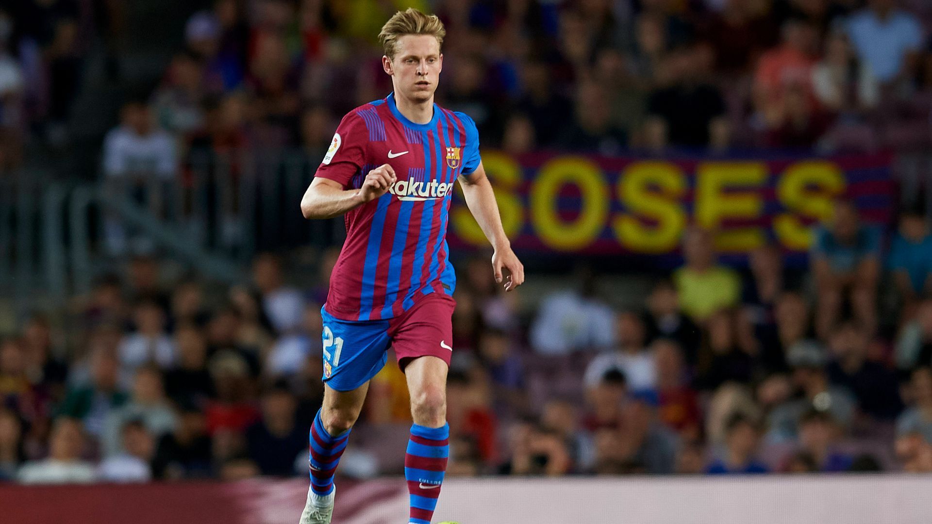 
                <strong>Frenkie de Jong (FC Barcelona)</strong><br>
                Zählt man die anvisierten Transfers zusammen, kommt eine Summe von mindestens 150 Millionen Euro heraus. Um die ausgeben zu können, muss Barcelona auch Einnahmen erzielen oder bei den Spielergehältern sparen. Beide Optionen stehen bei Frenkie de Jong im Raum. Laporta betonte, dass mit dem Niederländer, den er gerne behalten würde, über eine Gehaltsanpassung gesprochen werden müsse. Eine andere Option wäre, den Mittelfeldspieler für mehr als 80 Millionen Euro nach England zu verkaufen. Dort ist mittlerweile laut "Guardian" nicht mehr nur Manchester United, sondern auch der FC Chelsea interessiert.
              