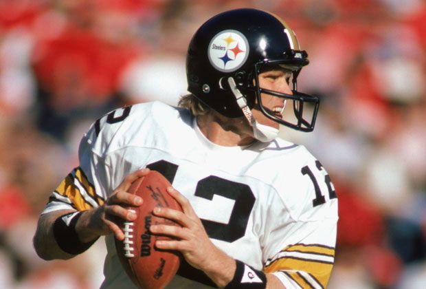 
                <strong>Pittsburgh Steelers: Terry Bradshaw</strong><br>
                Joe Montana und Tom Brady gewannen vier Mal als Quarterback den Super Bowl. Außer ihnen schaffte dies nur Terry Bradshaw. Der Ex-Quarterback der Pittsburgh Steelers gilt als einer der Besten aller Zeiten. Aber aufgepasst: Auch "Big Ben" Roethlisberger gewann mit den Steelers bereits zwei Titel.
              