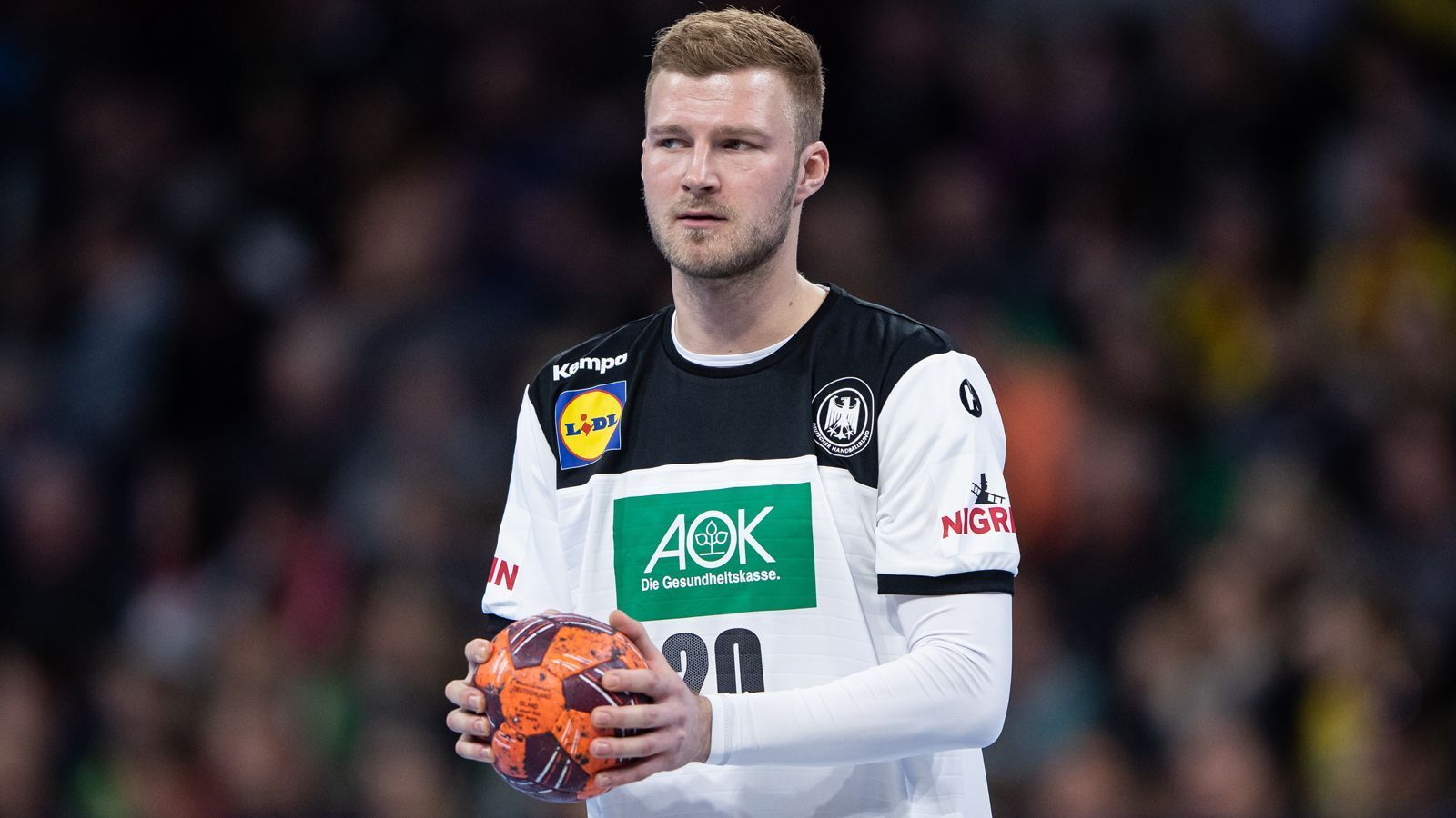 
                <strong>Philipp Weber</strong><br>
                Der Rückraumspieler des SC Magdeburg absolvierte eine kaufmännische Ausbildung auf der Geschäftsstelle des SC Magdeburg.
              