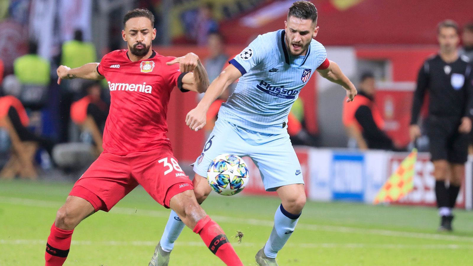 
                <strong>Gruppe D</strong><br>
                Atletico Madrid oder Bayer Leverkusen? Wer zieht neben dem bereits feststehenden Gruppensieger Juventus Turin ins Achtelfinale ein? Die Werkself empfängt Cristiano Ronaldo und Co, während Madrid parallel gegen Lokomotive Moskau spielt. Dem Team von Coach Diego Simone genügt ein Sieg gegen den Tabellenfünften der russischen Premier Liga, um weiterzukommen. Bei einem Unentschieden von Atletico kann Leverkusen mit einem Sieg noch Platz 2 ergattern. Bei einer möglichen Punktgleichheit ziehen die Madrilenen aufgrund eines Auswärtstores in die Runde der letzten 16 Teams ein. Den Europa-League-Platz hat Leverkusen aufgrund des direkten Vergleiches gegen Lokomotive schon sicher.
              