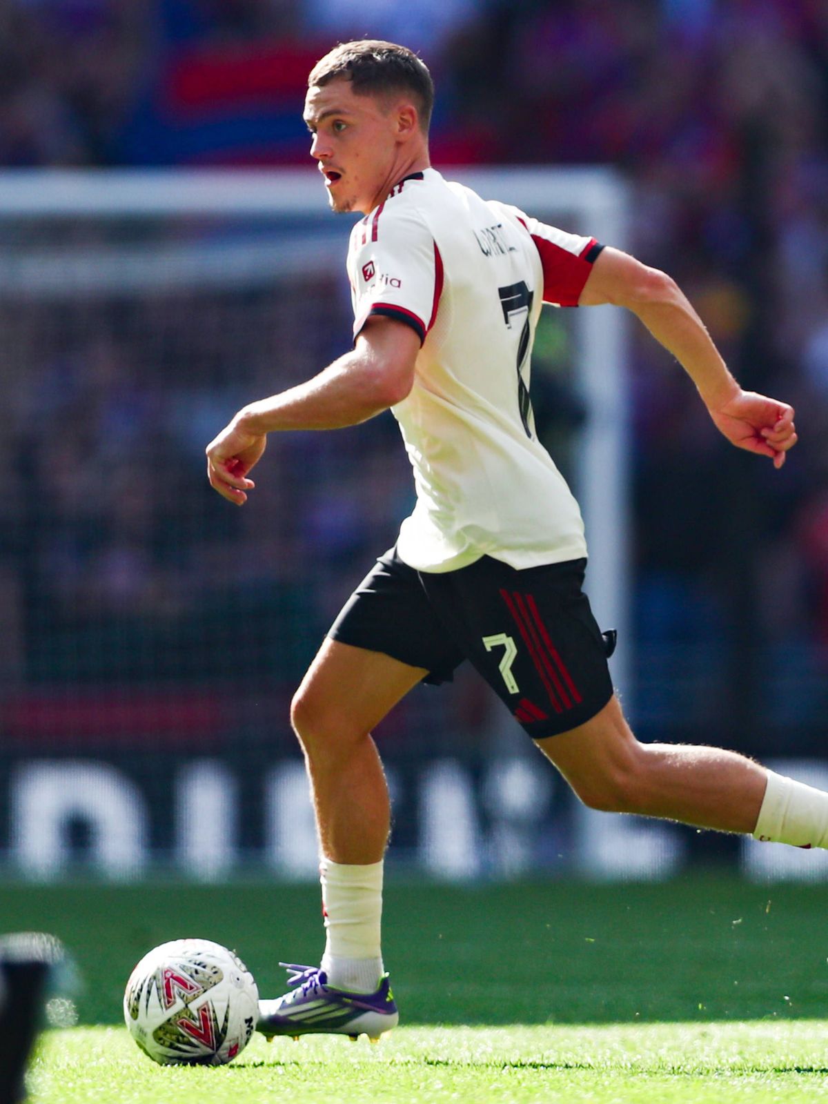 Florian Wirtz (7 Liverpool) in action during the 2025 FA Community Shield game between Crystal Palace and Liverpool at Wembley Stadium in London, England. PUBLICATIONxNOTxINxBRAxMEX Copyright: xx S...