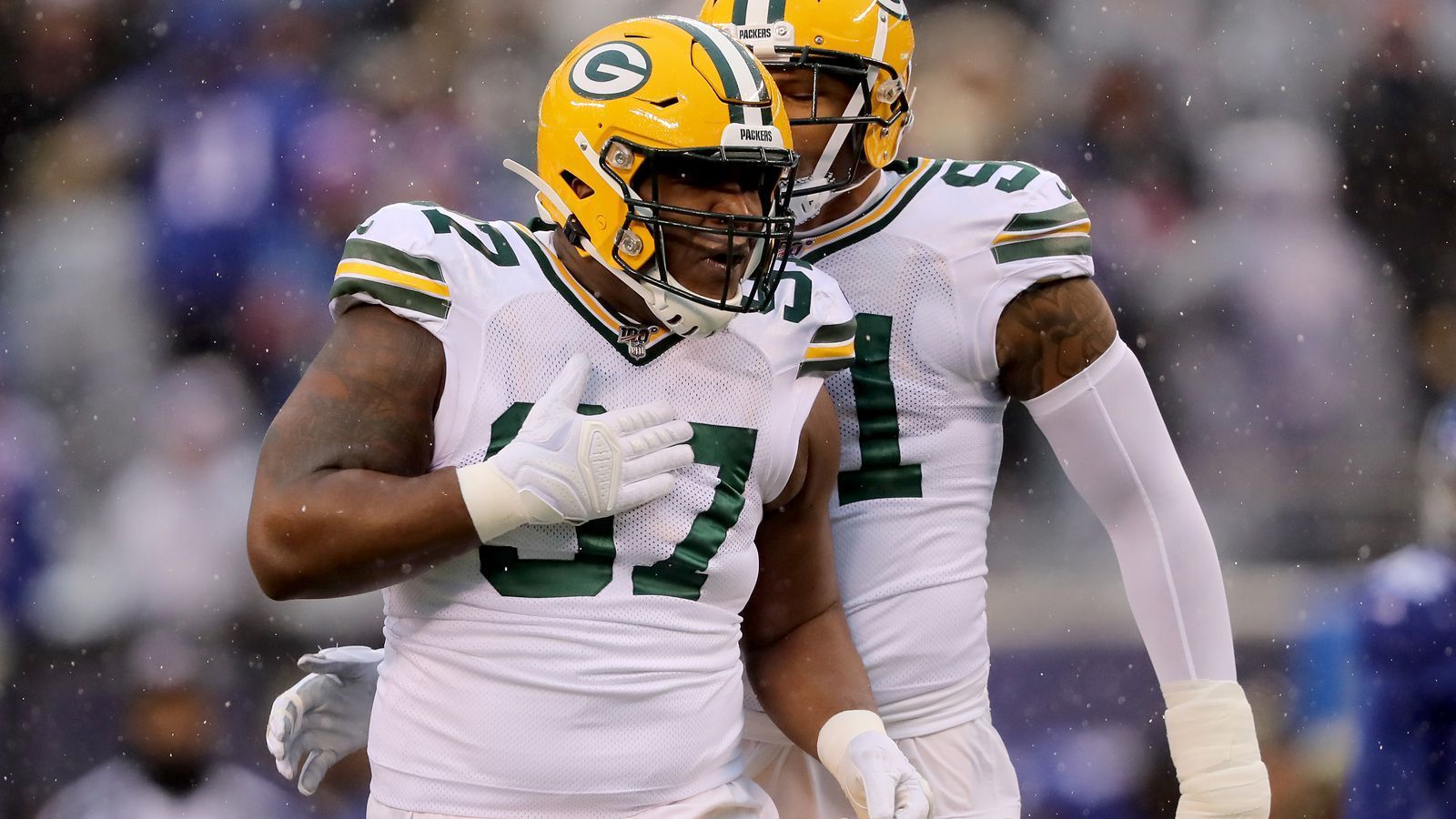 
                <strong>Kenny Clark (Defensive Tackle - Green Bay Packers)</strong><br>
                Kenny Clark hat es mit seiner guten Regular-Season 2019 in den Pro Bowl geschafft, hatte allerdings in der aktuellen Saison mit Verletzungen zu kämpfen und konnte deswegen nur gegen Ende der Saison Snap-Werte von über 80 Prozent aufweisen. Da die Packers es aber auch so auf den ersten Seed gebracht haben und Clark nun fit zu sein scheint, dürften die mageren zwei Sacks und 38 Tackles nicht allzu aussagekräftig sein. Die Bucs werden mit einem Clark in Top-Form rechnen müssen - und der kann durchaus gefährlich werden. 
              