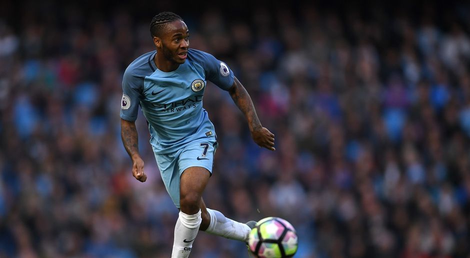 
                <strong>Geschwindigkeit: Raheem Sterling</strong><br>
                In Sachen Schnelligkeit kann sich Toure nur sehr schwer zwischen zwei Spielern entscheiden: Jesus Navas und Raheem Sterling, beide Teamkollegen bei Manchester City. Schließlich macht Sterling das Rennen, weil man ihn "einfach nicht einfangen" könne. Der 21-jährige Engländer spielt seit 2015 bei den "Citizens".
              