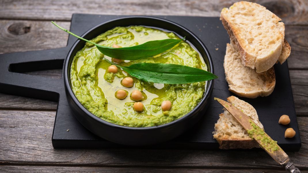 Ein Dip für jeden Genuss - der Bärlauch-Hummus!