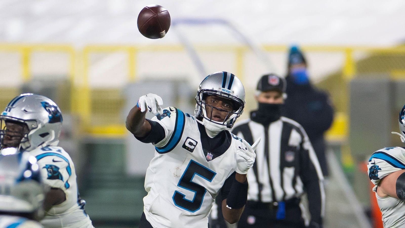 
                <strong>Carolina Panthers</strong><br>
                Angezählt ist auch Teddy Bridgewater (Bild) bei den Carolina Panthers. "Er muss eine unglaubliche Offseason haben", erklärte Head Coach Matt Rhule. Damit öffnete er die Türen für die Spekulationen um die Zukunft von Bridgewater. Dabei kann sich Rhule, der ein Mitspracherecht beim Kader hat, durchaus ein Trade für Watson vorstellen. Die andere Option ist der anstehende Draft. Dort picken die Panthers an der achten Stelle und schon im letzten Jahr hieß es, dass die Franchise viel Potenzial bei den College-Quarterbacks sieht.
              