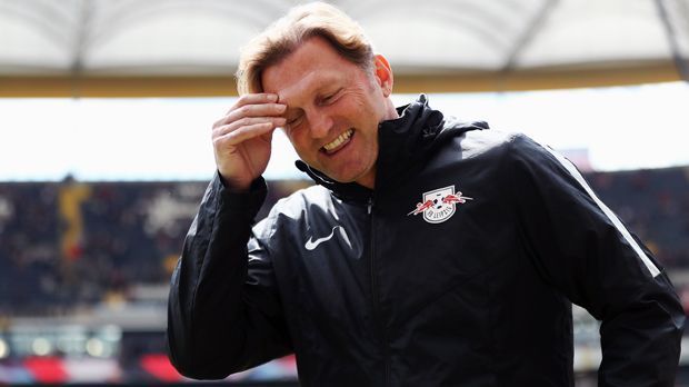 
                <strong>Ralph Hasenhüttl (RB Leipzig)</strong><br>
                Punkteschnitt: 1,57 pro Spiel - Punkte in der Bundesliga: 107Bundesliga-Spiele als Trainer: 68Verein(e) als Bundesliga-Trainer: RB Leipzig, FC IngolstadtBilanz: 30 Siege, 17 Unentschieden, 21 Niederlagen - Torverhältnis: 99:81 
              