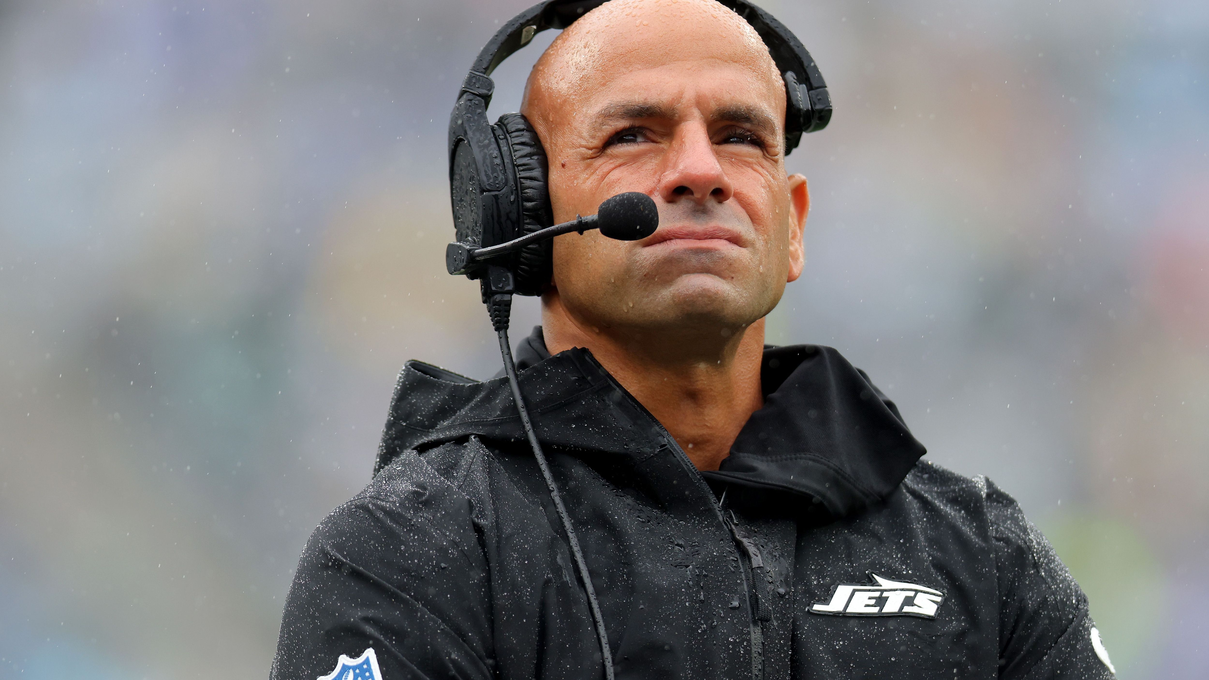 <em><strong>NFL-Wettquoten 2025: Welcher Head Coach fliegt zuerst?</strong><br>2025 dauerte es gerade einmal fünf Wochen, bis die New York Jets ihren Head Coach Robert Saleh feuerten. Er war der erste von insgesamt sieben Cheftrainern, die ihren Job verloren. Auch in diesem Jahr wird wieder heiß über die Trainerposten diskutiert. Wer sitzt fest im Sattel, und bei wem wackelt es? <strong>ran</strong> zeigt die aktuellen Wettquoten (Quelle: Sportsbetting.ag, Stand: 16. August 2025)</em>