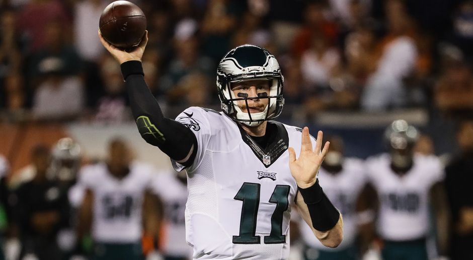 
                <strong>Carson Wentz (Philadelphia Eagles)</strong><br>
                Gewinner – Carson Wentz (Philadelphia Eagles): Zweites Spiel, zweiter Sieg. Rookie-Quarterback Carson Wentz überzeugt auch gegen die Chicago Bears mit insgesamt 200 Yards Raumgewinn und einem Touchdown-Pass. Das Beeindruckende: Wentz ist seit 1970 der erste Rookie-Quarterback, der in seinen ersten beiden Spielen einen Sieg davon tragen konnte und dabei keine Interception geworfen hat.
              