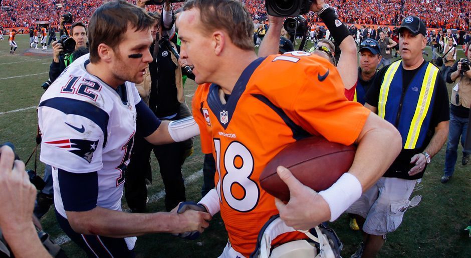 
                <strong>Älter geht es nicht</strong><br>
                Zusammengerechnet sind Tom Brady (l.) und Peyton Manning (r.) 28.603 Tage alt (78,4 Jahre). So viel Erfahrung hatten die beiden startenden Quarterbacks in einem Playoff-Spiel noch nie! Der vorherige Rekord lag bei 27.704 Tagen (75,9 Jahre) - aufgestellt von John Elway und Dan Marino in der AFC Divisional Round 1998.
              