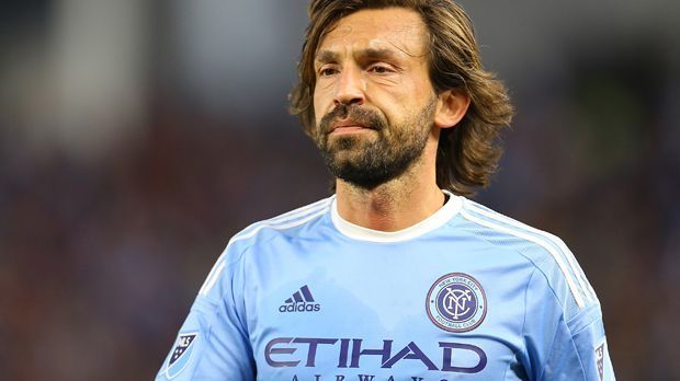 
                <strong>Andrea Pirlo: Quarterback</strong><br>
                Andrea Pirlo - Quarterback: Der Italiener entscheidet Spiele allein durch sein gutes Auge. Der 36-Jährige hat genug Erfahrung, um auch in der Pocket einen nicht messbaren Puls zu haben. Wenn Pirlo werfen kann, ist er der perfekte Quarterback.
              