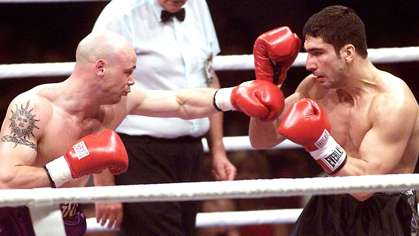 
                <strong>Markus Beyer: Großartiger Mensch und kompletter Boxer</strong><br>
                Lange durfte er den Gürtel aber nicht behalten: Am 6. Mai 2000 musste er ihn nach einem Technischen K.o. gegen den Briten Glenn Catley wieder abgeben.
              