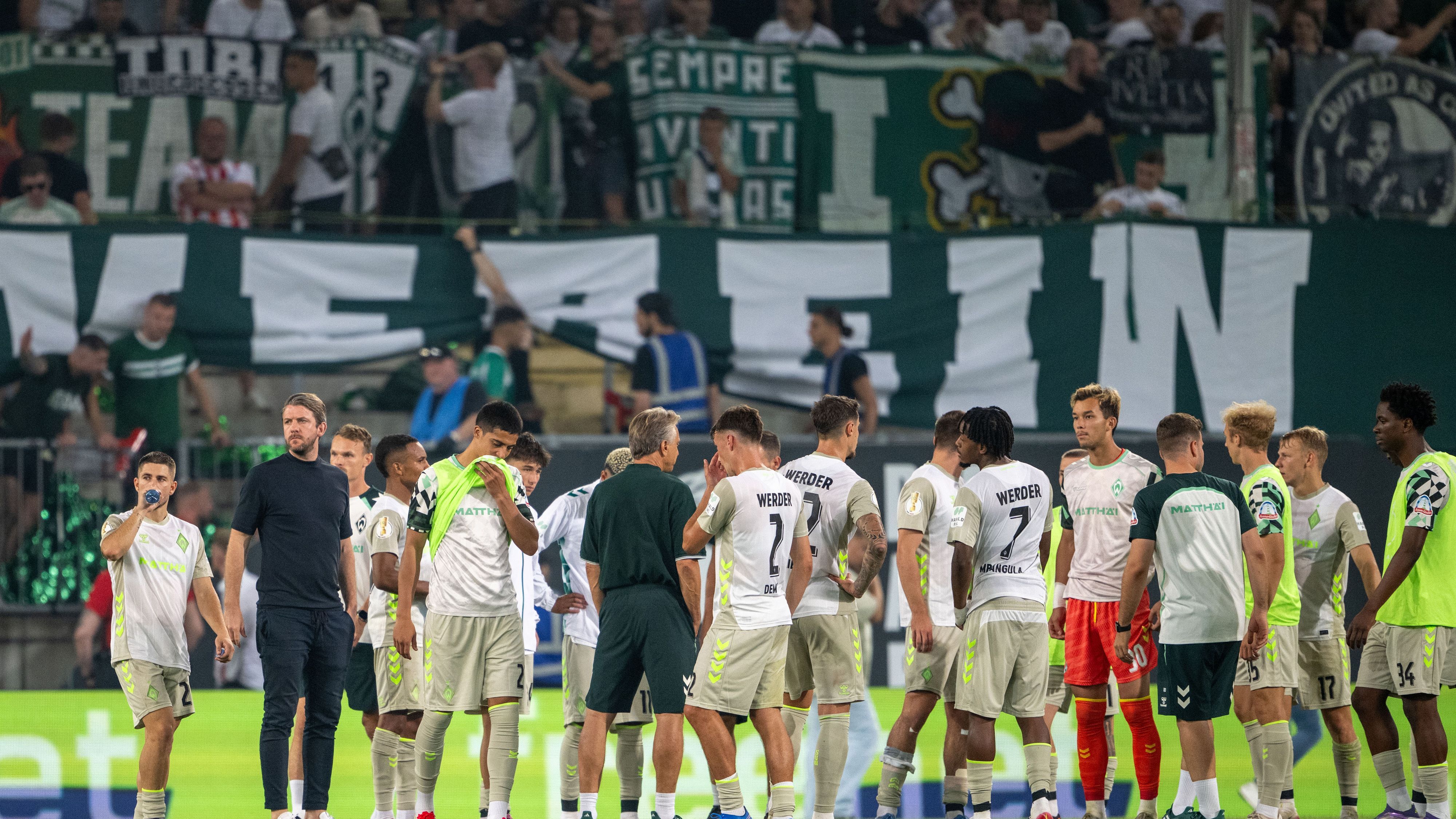 <strong>Platz 14 - Werder Bremen</strong><br>Einnahmen National: 39.714.140 Euro<br>Einnahmen International: 2.937.240 Euro<br><strong>Gesamt: 42.651.380 Euro</strong>