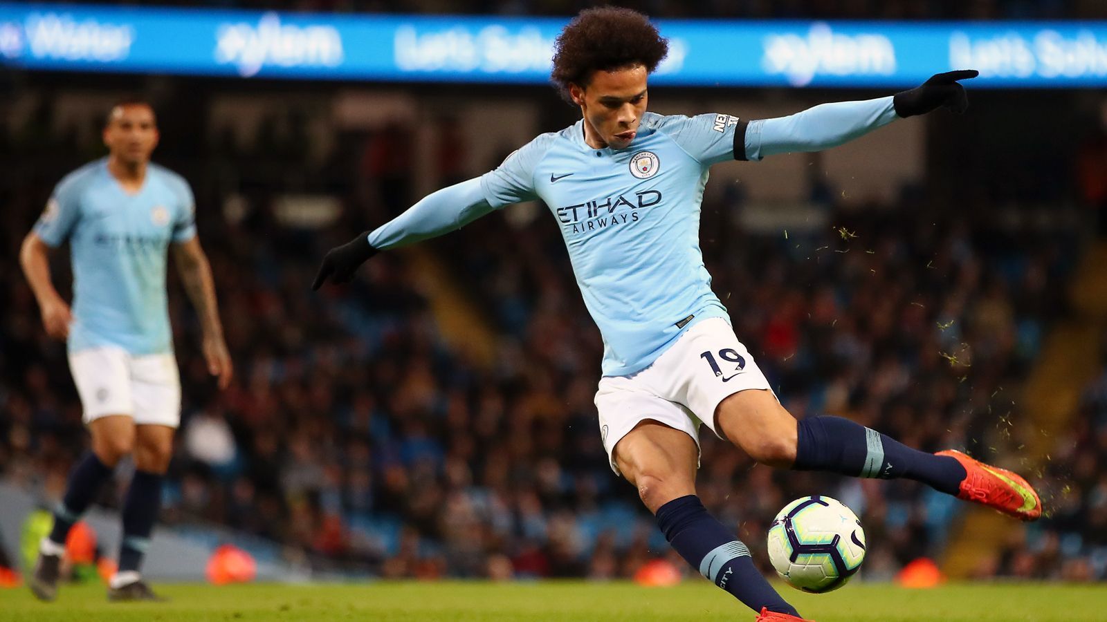 
                <strong>Platz 1 - Leroy Sane (Manchester City) </strong><br>
                Marktwert: 100 Millionen EuroAlter: 23 JahrePosition: Linksaußen
              