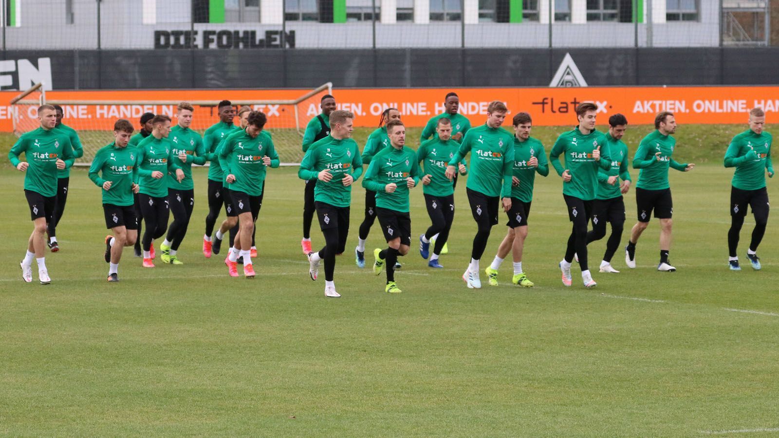 
                <strong>Borussia Mönchengladbach</strong><br>
                Trainingsstart: 3. Juli -Trainingslager: 17. bis 24. Juli in Marienfeld -Testspiele: Sa., 10. Juli, Borussia Mönchengladbach - Viktoria Köln 2:2, Sa., 17. Juli, Borussia Mönchengladbach - SC Paderborn 1:3, Mi., 28. Juli, Borussia Mönchengladbach - FC Bayern München 2:0, Sa., 31. Juli, Borussia Mönchengladbach - FC Groningen 2:1
              