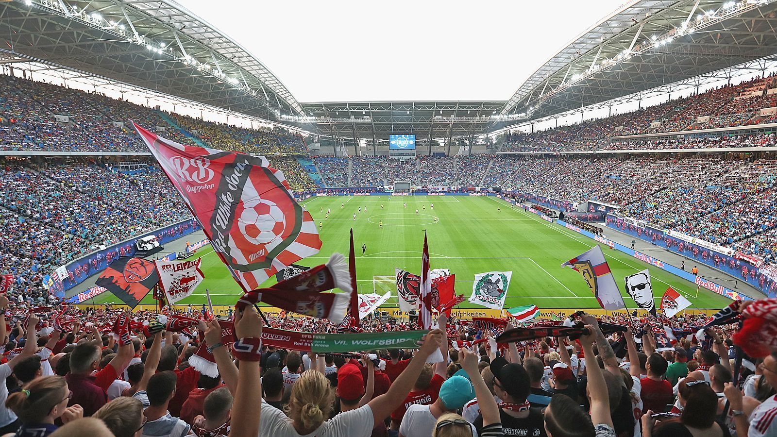 
                <strong>Platz 11: RB Leipzig - Red Bull Arena</strong><br>
                Kapazität: 42.558Logen: 18Sitzplätze: 42.558Stehplätze: - 
              