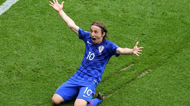 
                <strong>Mittelfeld: Luka Modric (Kroatien)</strong><br>
                Mittelfeld: Luka Modric (Kroatien). Sein entscheidendes 1:0 gegen die Türkei war wohl eines der schönsten Treffer der Vorrunde. Modric führte Kroatien zum Gruppensieg. Spanien wurde 2:1 geschlagen und ist "nur" Gruppenzweiter geworden.
              