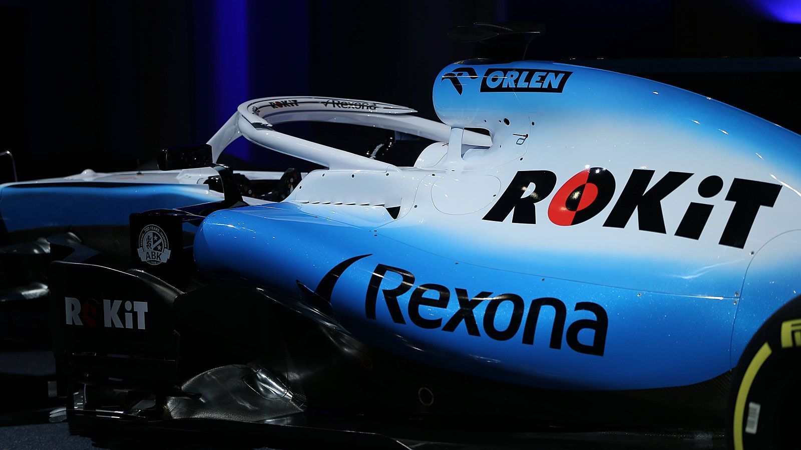 
                <strong>Formel-1-Autos 2019: Williams Racing</strong><br>
                Angetrieben wird das Fahrzeug auch 2019 von einem Mercedes-Motor. Nach nur sieben WM-Punkten in der vergangenen Saison soll diesmal alles besser werden. Teamchefin Claire Williams frohlockt: "Wir haben fast niemanden aus dem Rennteam verloren, und das zeigt die Stärke, die wir bei Williams haben."
              