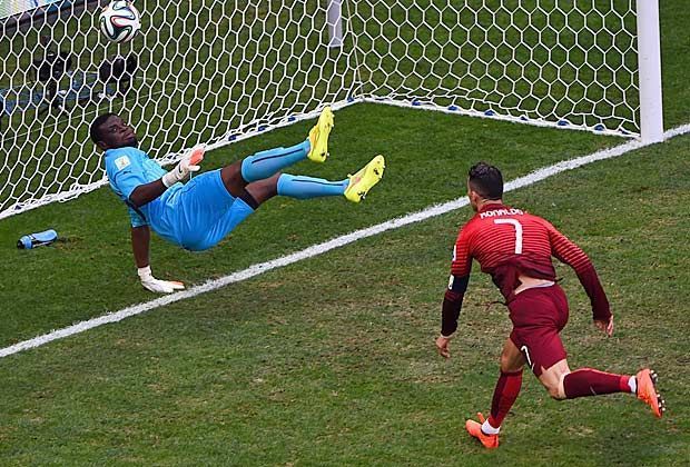 
                <strong>Portugal vs. Ghana (2:1) - Tor oder kein Tor?</strong><br>
                Drin oder nicht drin? Das ist hier die große Frage. Wir lösen auf: Den Kopfball von Cristiano Ronaldo pariert der ghanaische Schlussmann in prächtiger Manier. Erst später erzielt CR7 dann doch noch den Siegtreffer für seine Mannen.
              