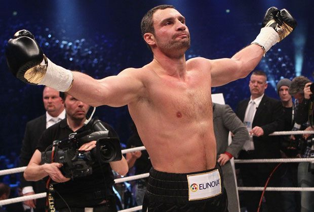 
                <strong>Vitali Klitschko</strong><br>
                Sein Bruder Vitali ist ebenfalls einer der ganz Großen im Boxsport: 87 Prozent seiner Gegner schlug er K.o. - das ist die zweitbeste Quote in der Boxgeschichte. Wegen seiner politischen Aktivitäten in der Ukraine hat er seinen WM-Titel abgegeben.
              