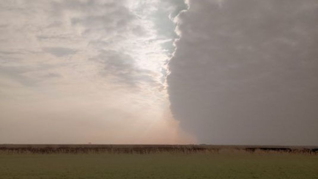 Wenn verschiedene atmosphärische Luft-Schichten aufeinandertreffen, entstehen Stürme.