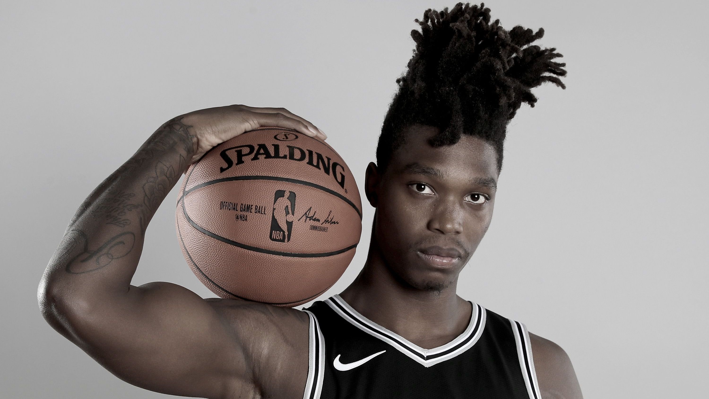 <strong>Lonnie Walker IV<br>Teams:</strong> San Antonio Spurs, Los Angeles Lakers, Brooklyn Nets