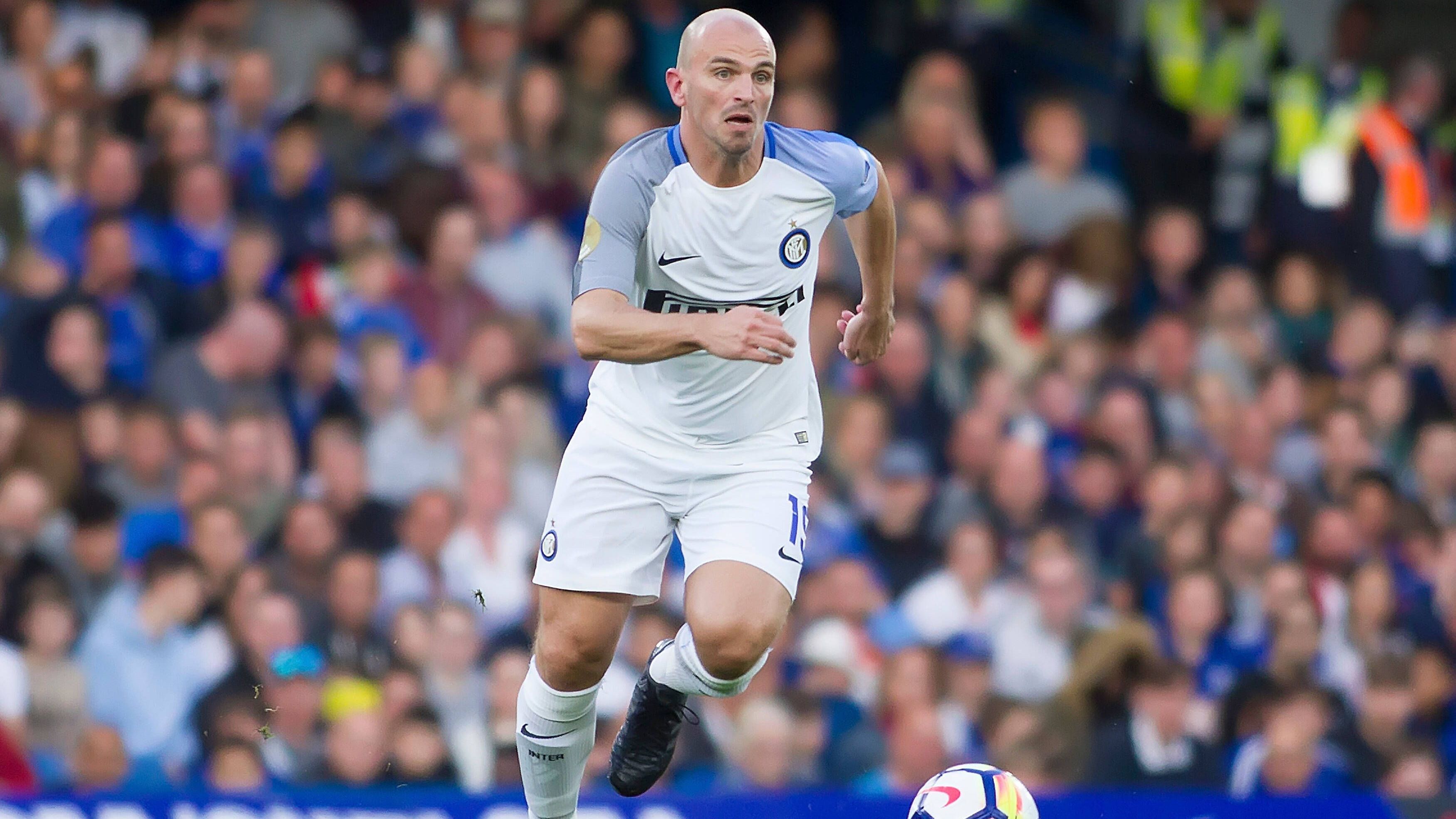 <strong>Argentinien: Esteban Cambiasso</strong><br>Erfolge: 1x Champions-League-Sieger<br>Nationalmannschaftserfolge: 52 Länderspiele, 5 Tore