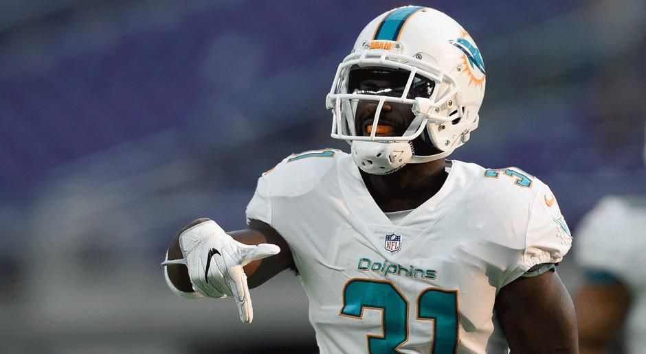 
                <strong>Michael Thomas (Miami Dolphins)</strong><br>
                Dolphins-Safety Michael Thomas kniete während der Hymne nicht, hatte seinem Präsidenten nach dem Spiel aber dennoch etwas zu sagen: "Bei dem, was alles in der Welt und speziell in den USA abgeht, ist es das hier, was dich beschäftigt? Du bist der Führer der freien Welt. Als ein Mann, Vater und Afro-Amerikaner nehme ich es persönlich, Mann", warf er Trump vor.
              