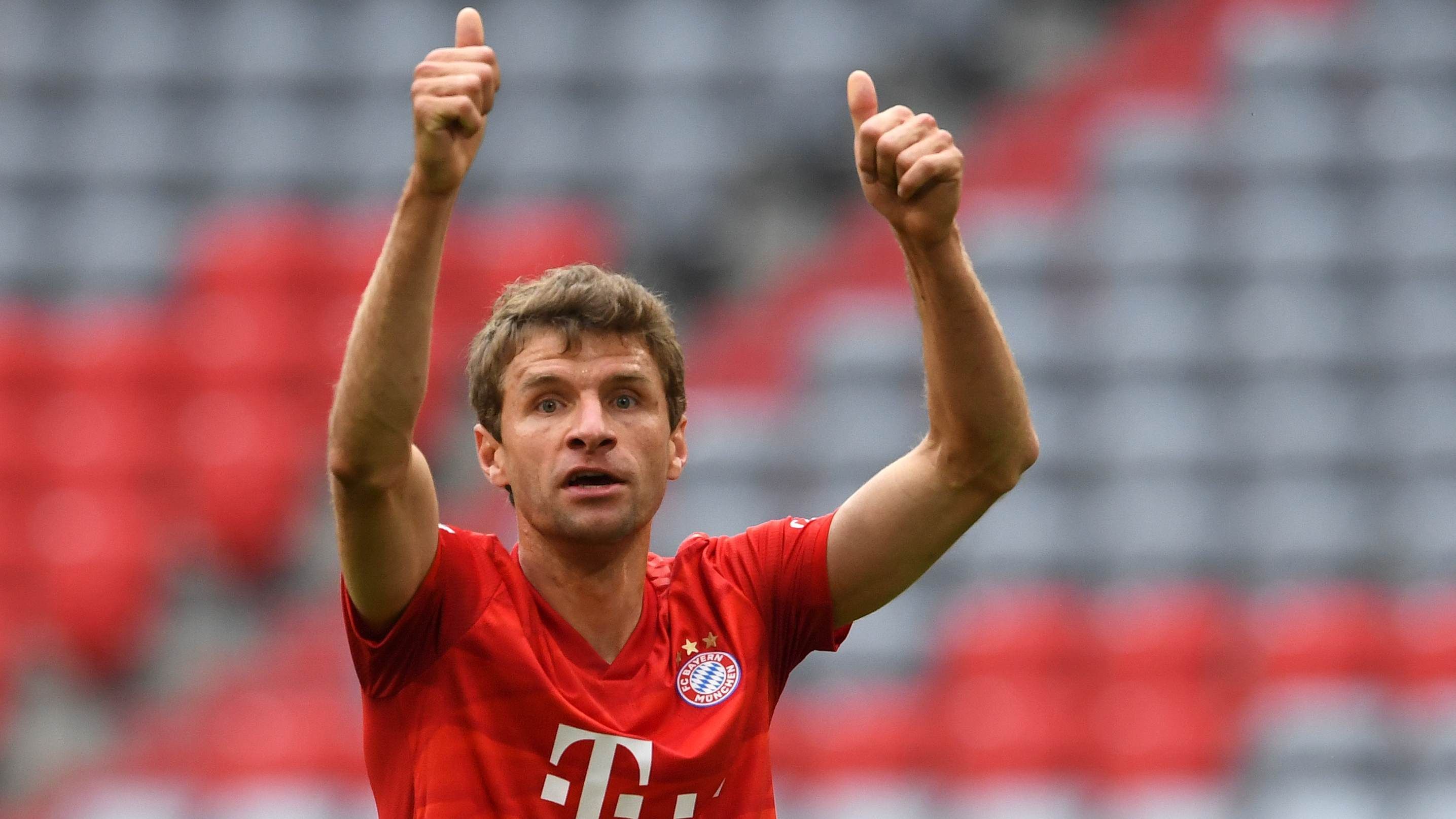 
                <strong>Thomas Müller</strong><br>
                Auch er sorgt für viel Wirbel, hat einige gute Aktionen, scheitert mit einem Schuss in der 27. Minute an Kastenmeier. Das 3:0 durch Lewandowski kurz vor der Pause bereitet er gut vor. In der zweiten Hälfte ein wenig glückloser. Geht in der 75. Minute runter. ran-Note: 3
              