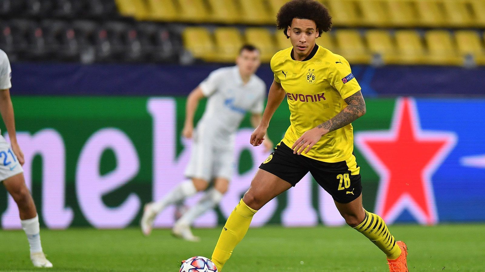 
                <strong>Axel Witsel</strong><br>
                Er sorgt mit dafür, dass die Konter der Russen im Keim erstickt werden. Konsequent im Defensivverhalten, verlässlich und hellwach. Dafür offensiv in vielen Situationen nicht zwingend genug. ran.de-Note: 3
              