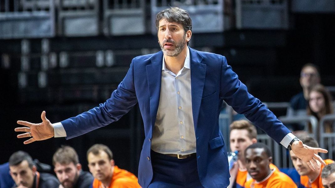 Der Spanier Álex Mumbrú soll offenbar Trainer der deutschen Basketball-Nationalmannschaft werden.