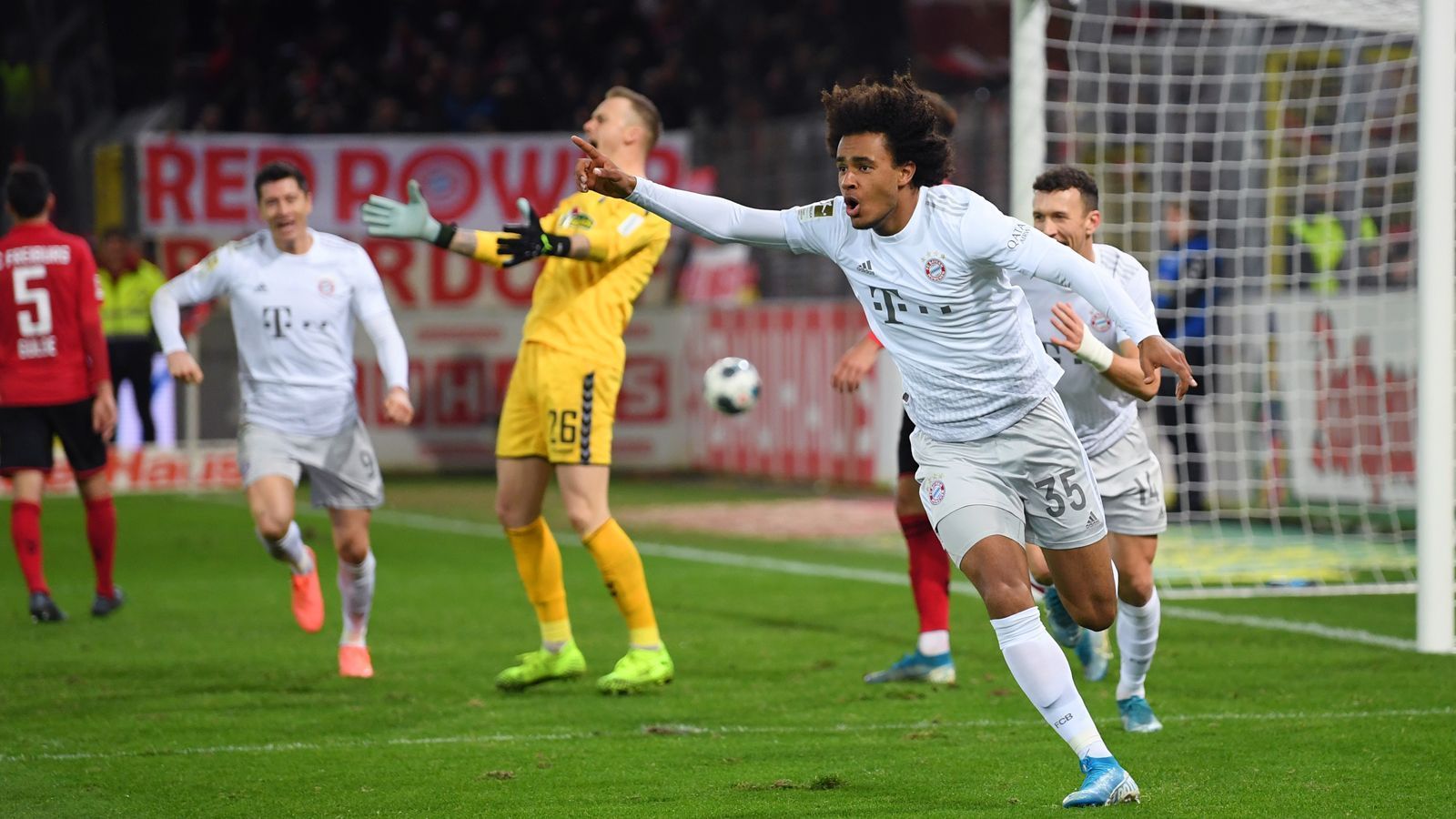 
                <strong>Platz 4 - Joshua Zirkzee</strong><br>
                Alter beim ersten Bundesliga-Tor für Bayern: 18 Jahre, sechs Monate, 26 TageBegegnung: SC Freiburg - FC Bayern München 1:3 (18. Dezember 2019)
              