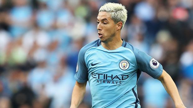 
                <strong>Samir Nasri (Manchester City)</strong><br>
                Samir Nasri (Manchester City): Ebenfalls auf dem Abstellgleis bei Man City steht Samir Nasri. Zwar lobte Guardiola den Spielmacher nach dem 3:1 im Ligaspiel gegen West Ham United. Aber was heißt das bei Pep schon. Nasri selbst sagte gegenüber "SFR Sport", dass wechseltechnisch durchaus noch etwas passieren könne. "Es gibt viele Spekulationen. Manche sind wahr, andere nicht. Der Verein hat mich aber definitiv nie hinausgeworfen."
              