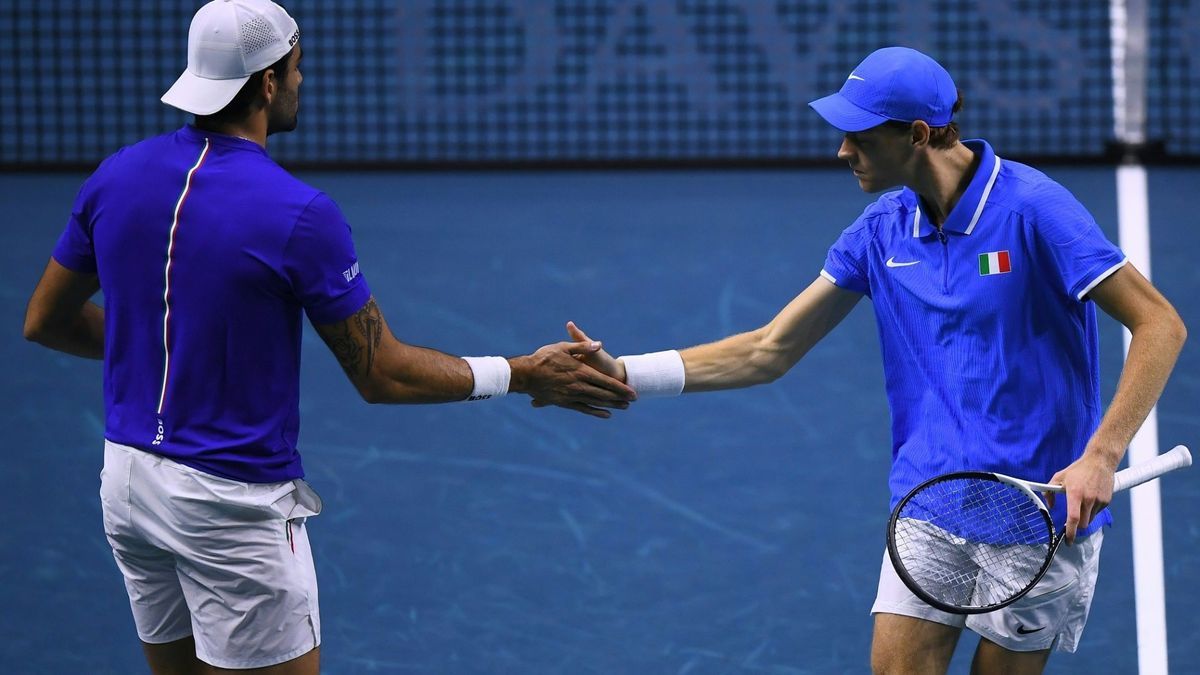 Kraftakt: Matteo Berrettini (l.) und Jannik Sinner