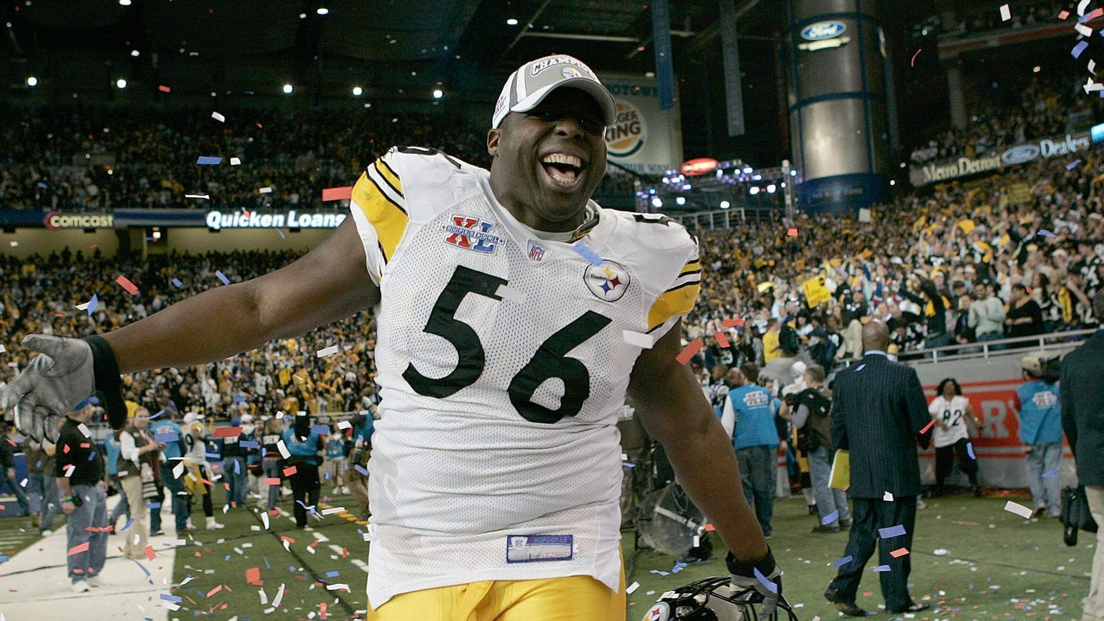 
                <strong>Super Bowl XL (2006): Pittsburgh Steelers - Seattle Seahawks 21:10</strong><br>
                Chukky Okobi (im Bild; Pittsburgh Steelers), Niko Koutouvides (Seattle Seahawks) und Craig Terrill (Seattle Seahawks).
              