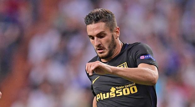 
                <strong>Koke (Atletico Madrid)</strong><br>
                Koke tritt alle Atletico-Standards. Problem: Er tritt sie nicht gut. Nach einem Ballverlust am gegnerischen Strafraum weiß sich der Mittelfeldmann nur mit einem taktischen Foul zu helfen - Gelb. Auch sonst kann sich Koke kaum gegen die robusten Casemiro und Co. durchsetzen. Insgesamt zu selten auf dem Flügel, da, wo er laut Spielbericht eigentlich sein müsste. So ballt sich Atleticos Spiel in der Mitte, doch die Mitte macht Real zu. Schussversuch aus 35 Metern nach einer Stunde. Aber wirklich nur ein Versuch. ran-Note: 4
              