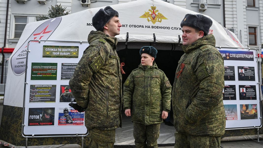 Angeblich plant Putin, 300.000 Soldaten in die Ukraine zu entsenden.