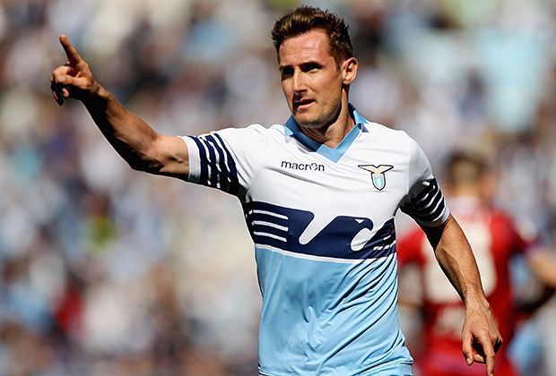 
                <strong>2015: Coppa Italia</strong><br>
                Miroslav Klose steht mit Lazio Rom zum zweiten Mal im italienischen Pokal-Finale. Für den 36-Jährigen ist das bereits das 14. Endspiel seiner Karriere. Das erste ...
              