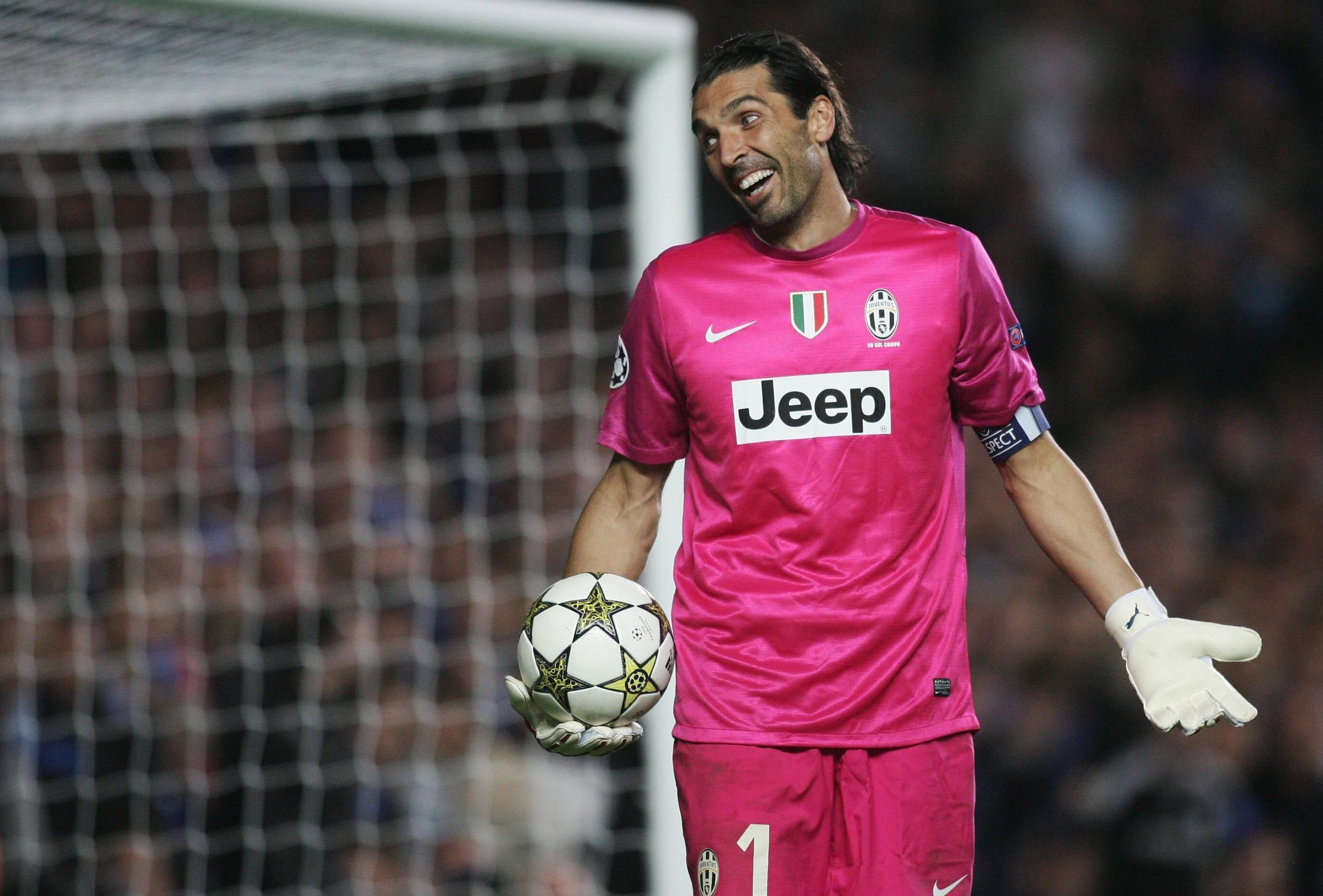 
                <strong>Gianluigi Buffon</strong><br>
                Der Altmeister. "Gigi" Buffon prägt seit über zehn Jahren das Vereiteln von Torchancen. Vier Mal Welttorhüter des Jahres - allerdings ohne Champions-League-Sieg. 
              