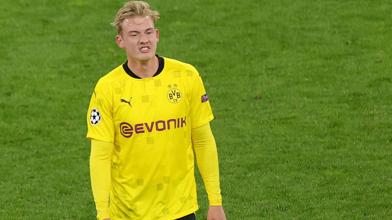 
                <strong>Julian Brandt</strong><br>
                Der Offensivspieler wird in der Halbzeit für den Doppel-Torschützen Reyna eingewechselt. Er hat das Pech, dass zu diesem Zeitpunkt die Dynamik des Spiels längst verloren gegangen ist. Trotzdem versucht er, Akzente in der Offensive zu setzen, gibt einen Torschuss ab. ran-Note: 3
              