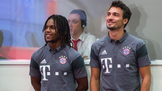 
                <strong>Bayerns Neue vor dem Tor harmlos</strong><br>
                In der laufenden Saison haben Bayern Münchens bislang eingesetzte Neuzugänge (Renato Sanches und Mats Hummels) zusammen nur ein einziges Tor erzielt. Nur in der Saison 2000/01 war der Wert noch schlechter (null Tore - vier Neue eingesetzt). Damit liegt der alte und neue Meister in dieser Kategorie in der Saison 2016/17 bislang auf Platz 18 der Bundesliga.
              