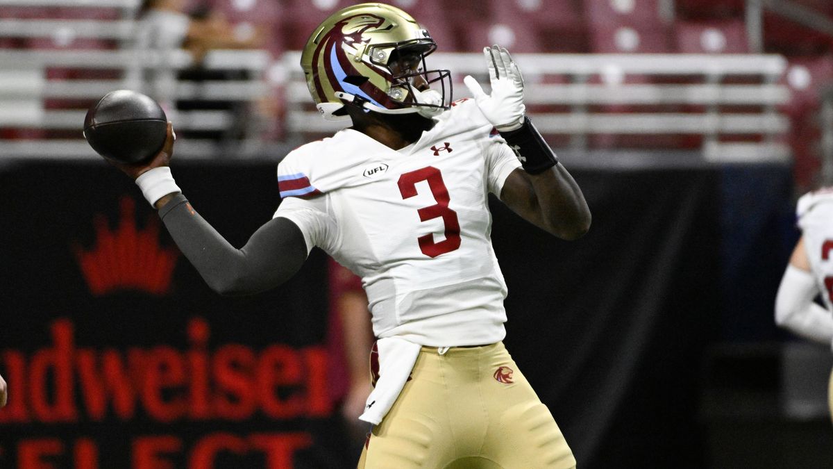 UFL: UFL Championship-DC Defenders at Michigan Panthers Jun 14, 2025; St. Louis, MO, USA; Michigan Panthers quarterback Bryce Perkins (3) warms up prior to the 2025 UFL Championship game against th...
